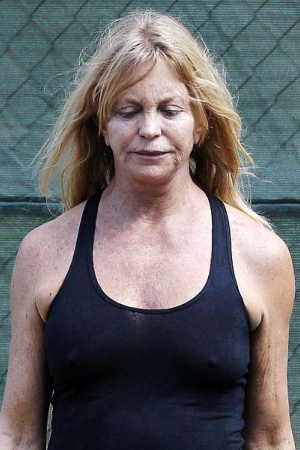 Голди Хоун удивила лицом без грима (фото)