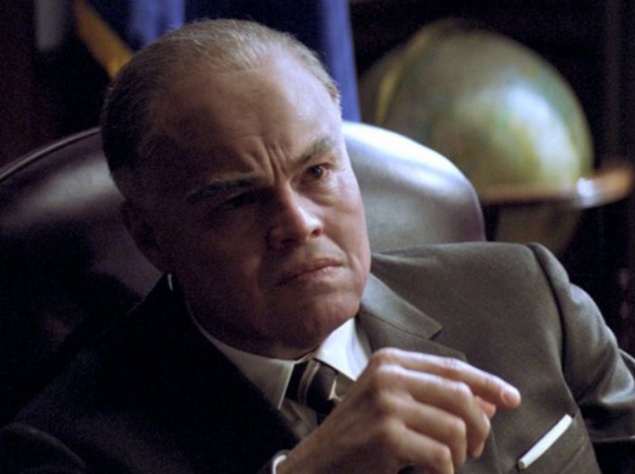 Леонардо ДиКаприо (Leonardo DiCaprio) сыграл главу Федеральное бюро расследований Джона Эдгара Гувера в похожей картинке 