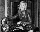 Кейт Мосс в рекламной кампании мотоциклов