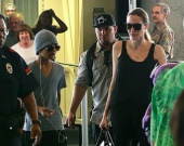 Джоли прибыла на Гавайи снимать фильм