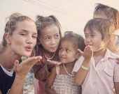 Звезда "Трансформеров" посетила Камбоджу