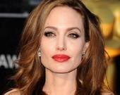 Роскошные снимки  20-летней Анджелины Джоли