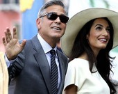 Джордж Клуни раздражает жену поведением в постели