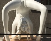 Необычная скульптура Кейт Мосс