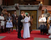 Фанати "Зоряних воєн" одружилися у черзі під час прем'єри