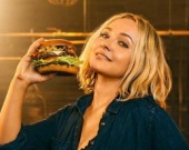 Хейден Панеттьери снялась в рекламе бургеров