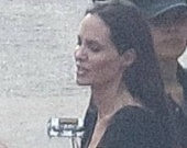 Анджелина Джоли с детьми на съемочной площадке нового фильма