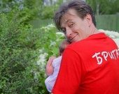Пять месяцев счастья: Безруков поделился новым снимком дочки