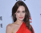 Анджелина Джоли – "боевая" мама