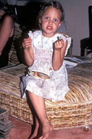 8-летняя Анджелина Джоли