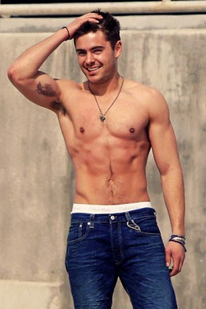 1. Зак Эфрон (Zac Efron), 24 года, актер и певец