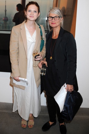 21-летняя актриса Бонни Райт и её мама Шейли. Буквально одно лицо, причём очень интересное лицо!