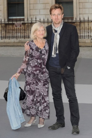 Кэрол Диана Лоусон и её сын Иен МакКрегор