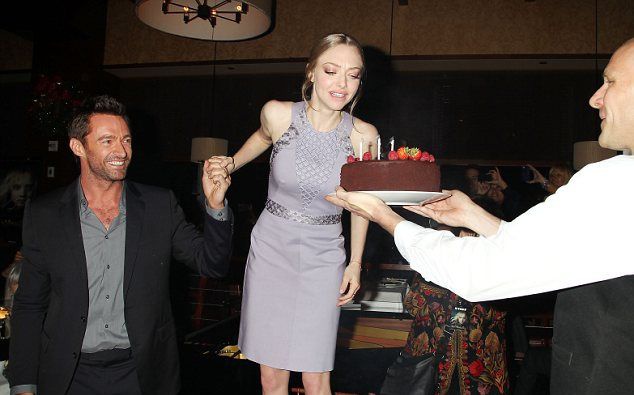 Сейфрид так расчувствовалась из-за трогательного выступления своего коллеги, что при всех гостях страстно поцеловала его в губы.