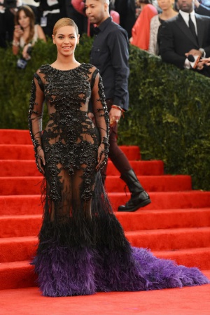 Бейонсе наградили за "Лучшее тело после родов".