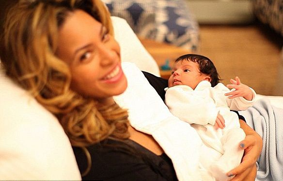 Открыла год певица Бейонс, которая 7 января родила свою первую дочку – крошку Блю Айви.