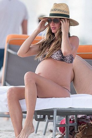 5 декабря, второе пополнение случилось в семье супермодели Жизель Бюндхен. Дочку нарекли Вивиан.