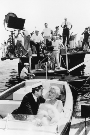 "В джазе только девушки". Тони Кёртис и Мэрилин Монро разыгрывают знаменитую сцену с воссоединением.