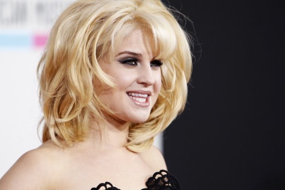 Келли Осборн. Излечиться от пристрастия к наркотикам удалось и дочери Оззи Осборна Келли. В 2005, выйдя из реабилитационной клиники, где она находилась на лечении, девушка объясняла, что начала принимать наркотики потому, что чувствовала себя очень одинок