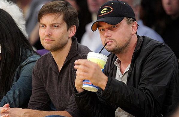 Начало дружбе Леонардо ДиКаприо и Тоби Магуайра было положено в 1993 году на съемках фильма "Жизнь этого мальчика", благодаря которому обе звезды впервые заявили о себе миру. Снимались они вместе и в фильмах "Розанна", "Кафе "Донс Плам", а сейчас – в карт