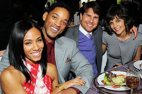 Семьи Круз-Холмс и Смиттов очень дружны. Сури Круз посещает сайентологическую школу Уилла Смита New Village Leadership Academy. Высокого мнения они и об актерских работах друг друга. Том однажды сказал: "Когда я посмотрел фильм "Метод Хитча", то понял, чт