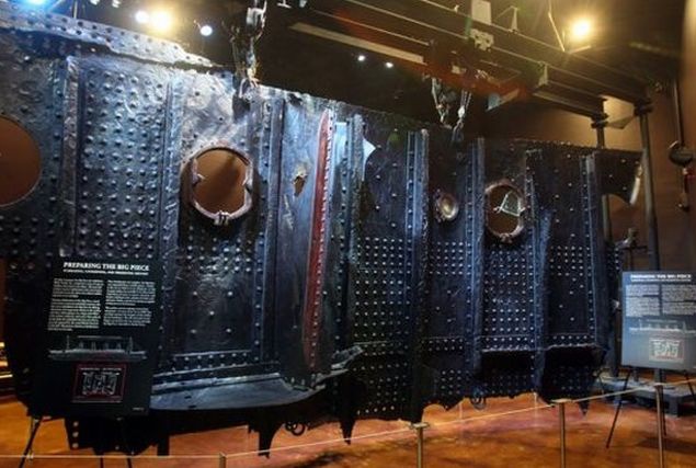 Та же часть корпуса Титаника но очищенная от налета. 22 июля 2009 года.