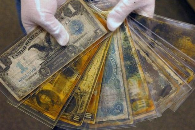 Валюта, часть экспонатов коллекции Titanic, сфотографировано на складе в Атланте, август 2008 года.