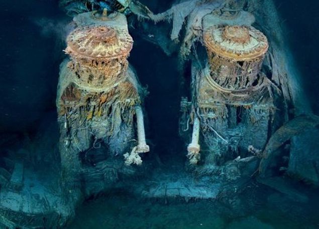 На фото - два двигателя Титаника, изъеденные ржавчиной.