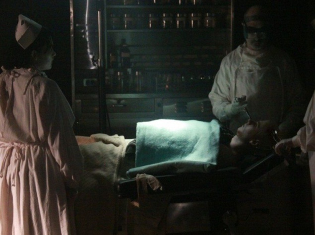 Фильм " <a href="http://kinoafisha.ua/films/iskateli-mogil-2">Искатели могил 2</a>" стал продолжением легендарного хоррора, снятого в стиле псевдодокументалистики. Видеозаписи от предыдущей группы "искателей" попадают Алексу. Он решает разобраться, что же Фильм " <a href="http://kinoafisha.ua/films/iskateli-mogil-2">Искатели могил 2</a>" стал продолжением легендарного хоррора, снятого в стиле псевдодокументалистики. Видеозаписи от предыдущей группы "искателей" попадают Алексу. Он решает разобраться, что же