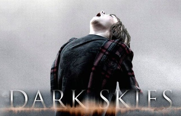Фильм ужасов " <a href="http://kinoafisha.ua/films/mracsne-nebesa">Мрачные небеса</a>". В центре истории окажутся родители 6-летнего мальчика, которого каким-то образом "пометил" пришелец для того, чтобы в будущем похитить ребенка. Фильм ужасов " <a href="http://kinoafisha.ua/films/mracsne-nebesa">Мрачные небеса</a>". В центре истории окажутся родители 6-летнего мальчика, которого каким-то образом "пометил" пришелец для того, чтобы в будущем похитить ребенка.