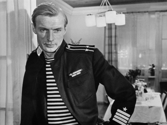 Николай Олялин в роли капитана второго ранга Александра Платонова в картине "Океан"