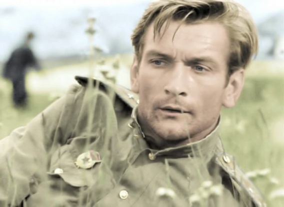 Владимир Талашко в роли старшего лейтенанта Сергея Скворцова в ленте "В бой идут одни "старики"