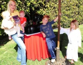 Звезда "Беверли-Хиллз, 90210" устроила вечеринку для своих детей