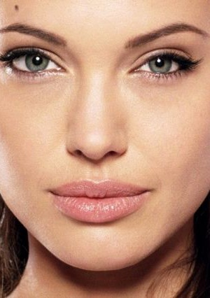 Анджелина Джоли удостоилась пятнадцатого места