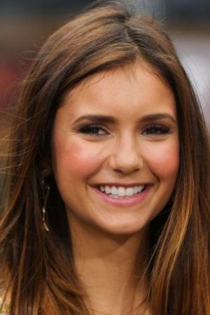 Нина Добрев. Известность этой актрисе принесла роль в популярнейшем сериале "Дневники вампиров".