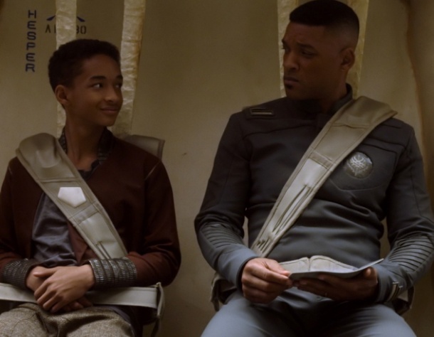 Уилл и Джейден Смит — "После нашей эры".  Спустя 7 лет они вновь в одном фильме. Семейный бизнес Смитов пока не окупается, но я не думаю, что их казна пуста и они не продолжат это гиблое дело. Уилл слишком уж рассчитывает на своего сына. Может Бог обделил