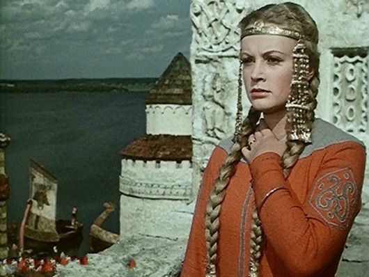 Алла Ларионова (Любава). В 1952-м актриса сыграла роль Любавы в киносказке Александра Птушко "Садко". Увидев ее на экране, сам Чарли Чаплин пригласил ее к себе в кино. Под нажимом партии актриса отказала великому комику. В 1957-м Алла вышла замуж за актер Алла Ларионова (Любава). В 1952-м актриса сыграла роль Любавы в киносказке Александра Птушко "Садко". Увидев ее на экране, сам Чарли Чаплин пригласил ее к себе в кино. Под нажимом партии актриса отказала великому комику. В 1957-м Алла вышла замуж за актер