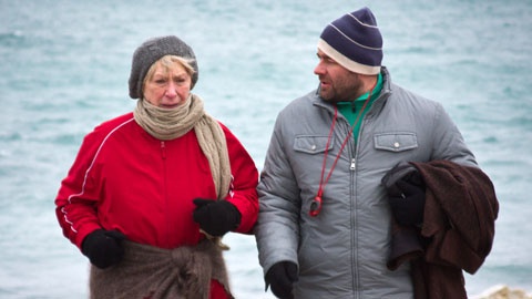 Российская комедия "Марафон". Жизнь главного героя не удалась: спортивная карьера не состоялась, жена ушла к другому... Неуспешный и нелюбимый он потерял веру в себя. Все меняет случайная встреча со странной незнакомкой Анной Ильиничной, которая предлагае