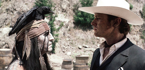 "Одинокий рейнджер" (2013). На сегодня — самое шизанутое творение Деппа. В его индейце Тонто с белилами и черными полосами на лице можно углядеть корни джармушевского «Мертвеца» — но это, скорее, совпадение. Депп наткнулся на картину "Я – ворон" Киби Сэтт