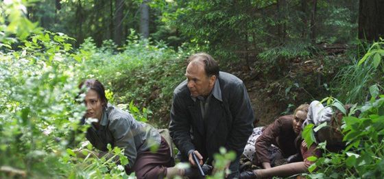 Чтобы научиться танцевать, как героини, актрисы каждый день в течение месяца занимались с хореографом. Так что к началу съемок могли уже преподать урок по чечетке и своему "учителю" Алексею Гуськову.