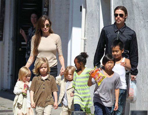 Все детишки Брэджолины