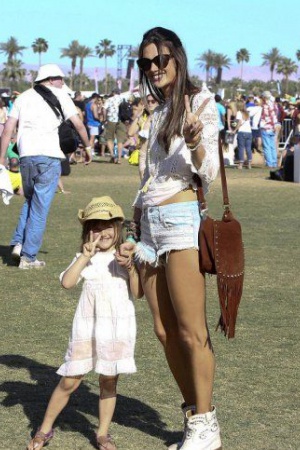 Аня Мазур, дочь супермодели Алессандры Амброссио