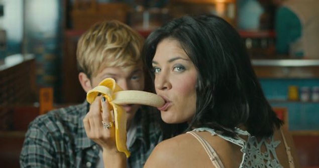 Комедийный ужастик "<a href="http://kinoafisha.ua/films/devstvenniki-beregites">Девственники, берегитесь!</a>". Четверо друзей обнаруживают, что в их городке поселился оборотень. Когда чудовище начинает нападать на местных девственниц, четыре неудачника р