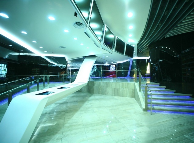 10. AMC Pacific Place Cinema (Гонконг, 2006 г.). Этот кинотеатр, спроектированный бюро James Law Cybertecture, поражает воображение. Однако, не смотря на футуристический дизайн, аэродинамический потолок, обтекаемые стены, светодиодную подсветку и обилие н