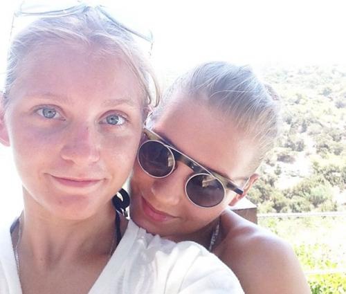 "Привет с Кипра!!) Семья и отдых - двойное счастье! С младшей сестренкой"