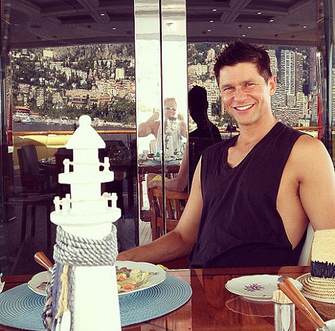 Нил Патрик Гаррис. Звезда телесериала "Как я встретил вашу маму" проводит время во Франции.