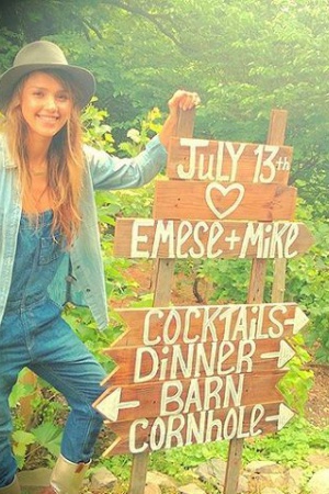 Джессика Альба описала свой образ для отдыха в восточной части Нью-Йорка как "фермерский".