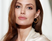 Эволюция Анджелины Джоли: из секс-символа в скромную мамочку