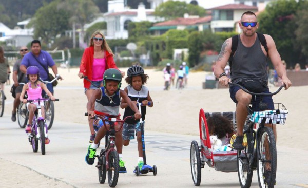 Хайди Клум – активная мама. Недавно Хайди с детьми и любимым мужчиной весело и полезно проводили время в Калифорнии.