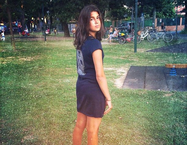 Иван Ургант называет Эрику своей дочкой. Как истинный мужчина он не разделяет детей, рожденных от предыдущего брака Натальи, ведь все они – родные сердцу. "Взрослая дочь на детской площадке!" – подписал фото шоумен.